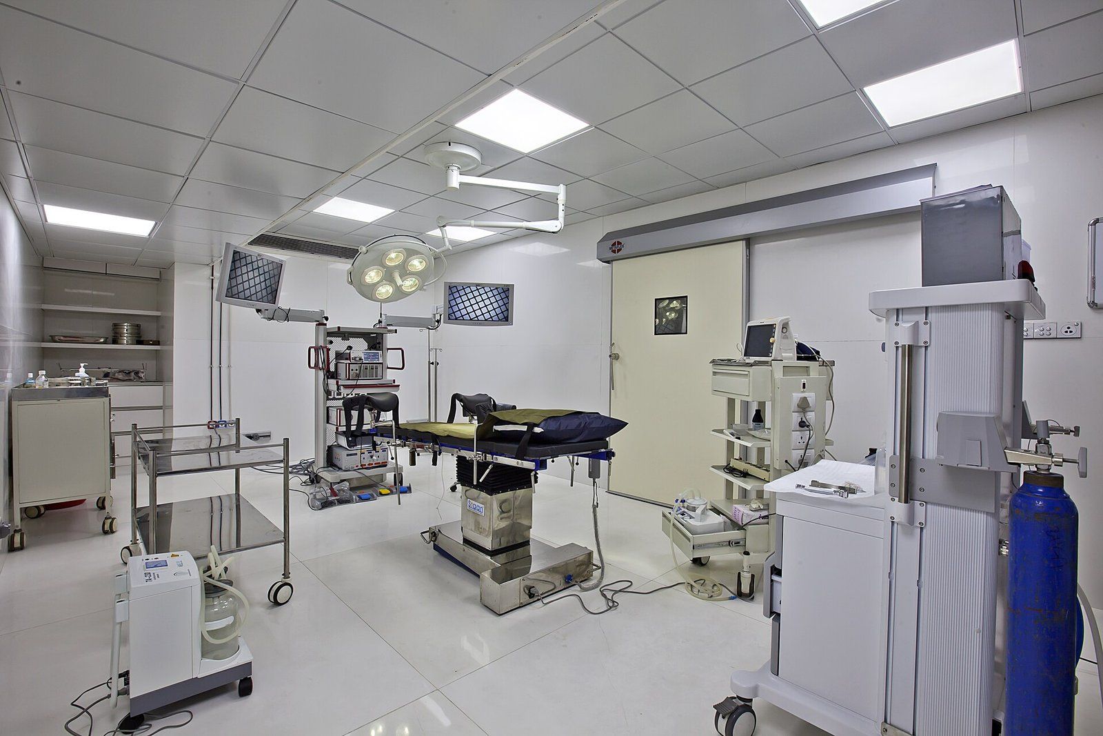 An empty operating room equipped for laparoscopic surgery, a Wikimedia Commons photograph in the encyclopedia of Candace Cooley